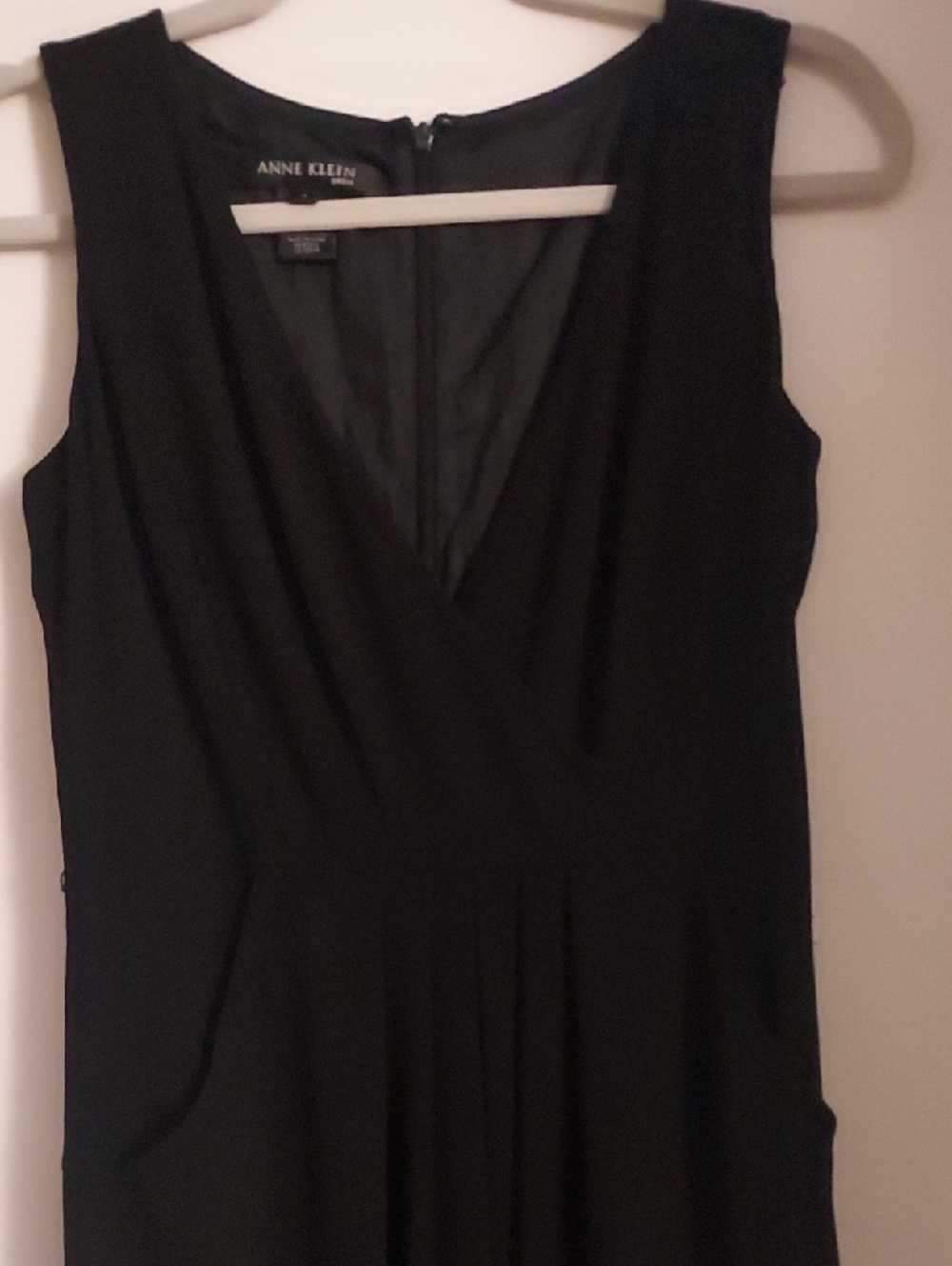 Anne Klein Black Sleeveless V-Neck Dress